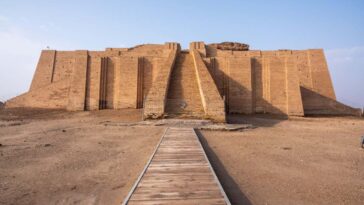 2X417AE ziggurat of ur in iraq