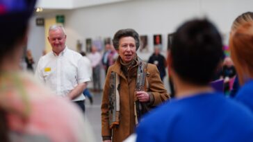 La princesse Anne remplit «dans les blancs» d'un accident de cheval tout en remerciant le personnel de l'hôpital