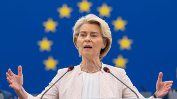 cc European Parliament, modified, https://en.wikipedia.org/wiki/File:Parliament_re-elects_Ursula_von_der_Leyen_as_Commission_President_-_53866532691.jpg