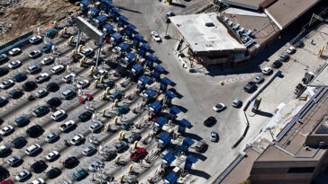 cc U.S. Customs and Border Protection, modified, https://commons.wikimedia.org/wiki/File:San_Ysidro_Border_Traffic_%288652039817%29.jpg