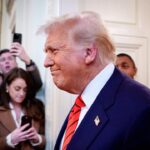 Travis Kelce dit qu'il est «excité» que Trump assiste au Super Bowl, car la NFL supprime le message de «fin racisme»