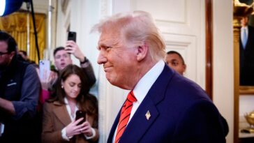 Travis Kelce dit qu'il est «excité» que Trump assiste au Super Bowl, car la NFL supprime le message de «fin racisme»