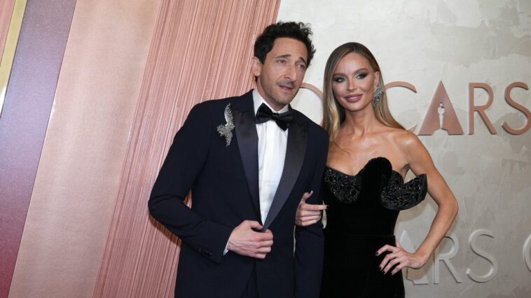 Adrien Brody a jeté sa gomme à sa petite amie Georgina Chapman aux Oscars 2025