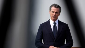 Le gouverneur de Californie, Gavin Newsom, dit que les athlètes transgenres jouant dans les sports féminins sont «profondément injustes»