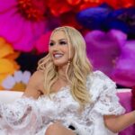 Gwen Stefani a salué une interview de Tucker Carlson et maintenant les gens pensent qu'elle est MAGA