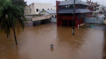 Inondations, coupe de la puissance de masse alors que le temps sauvage frappe l'Australie de l'Est