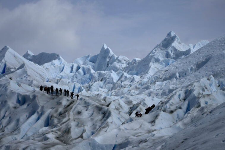 Journée mondiale des glaciers: trekking la glace bleue de Perito Moreno en Argentine