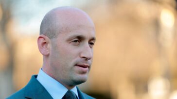 L'administration Trump n'arrêtera pas de donner un majeur aux juges