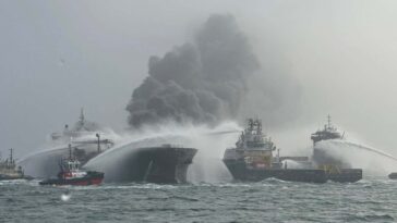 La collision navire majeure dans les eaux britanniques suscite les craintes d'une fuite chimique toxique