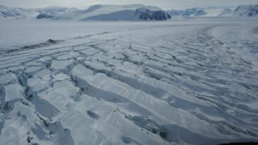La nouvelle recherche affine la physique des flux de glace pour prédire le mouvement des glaciers