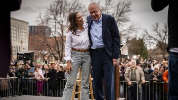 La tournée anti-oligarchie de Bernie Sanders est la justification. Mais qu'est-ce que c'est pour Alexandria Ocasio-Cortez?