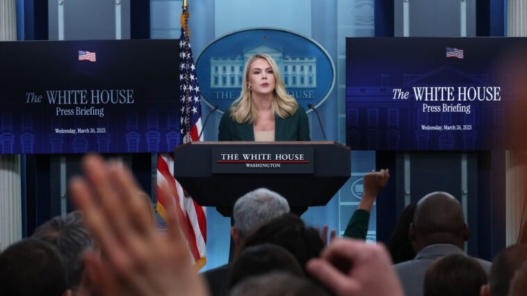 Le dernier coup de la Maison Blanche Trump à la presse est bien plus que des graphiques de sièges