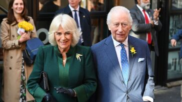 Le roi Charles et la reine Camilla font une «visite historique» au pape François