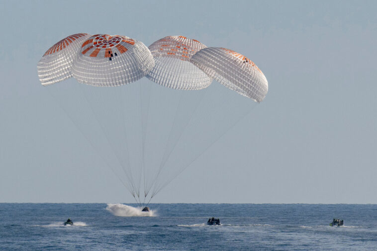 Les astronautes de la NASA Butch Wilmore et Suni Williams reviennent sur terre après 9 mois coincés dans l'espace