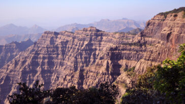 Les rythmes orbitaux de la Terre lient le synchronisation des éruptions géantes et du changement climatique