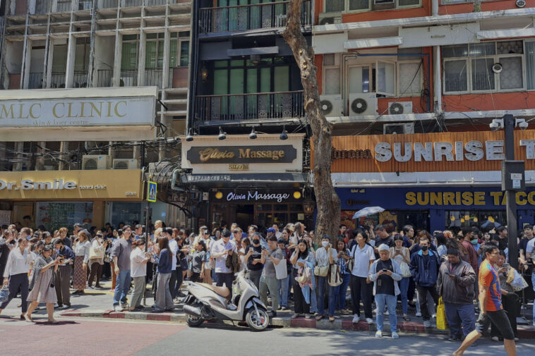 Strong Treatchke Rocks Thai Capital de Bangkok, provoquant des évacuations des bâtiments influencés