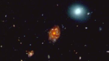 Une galaxie géante laiteuse s'est formée inhabituellement peu de temps après le big bang