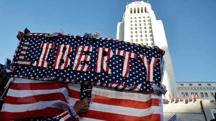 Les manifestations «Hands-Off» contre le président Donald Trump, Elon Musk à travers les États-Unis