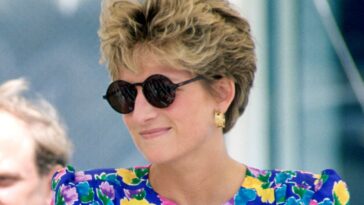 À l'intérieur de la plus grande vente aux enchères de la garde-robe emblématique de la princesse Diana