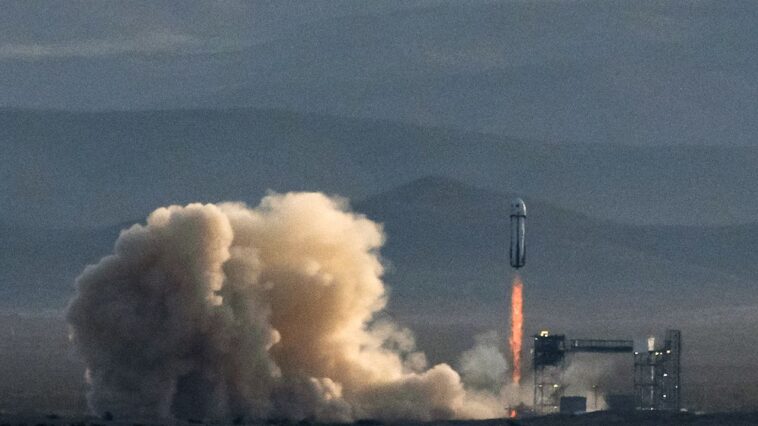 Le vol d'origine bleue entièrement féminin obtient les médias sociaux Flack du secrétaire aux transports américains