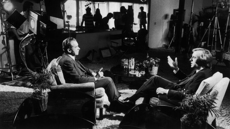 Comment Walter Cronkite a involontairement entraîné David Frost pour extraire la confession de Richard Nixon