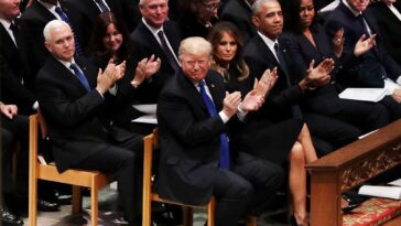 Donald Trump trots ses pires manières pour les funérailles. Que pouvons-nous nous attendre chez le pape?