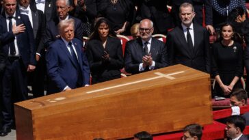 «Construire des ponts, pas des murs»: le sermon funéraire du pape François a été rappelé à peine voilé au président Donald Trump