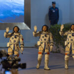 3 astronautes retournent sur terre après 6 mois sur la station spatiale chinoise 3 astronautes retournent sur terre après 6 mois sur la station spatiale chinoise