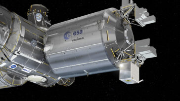 As trouve sa maison en orbite