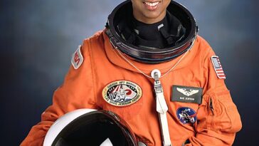 Blue Origin prévoit un vol spatial entièrement féminin - mais les mémoires des astronautes révèlent le coût d'être exceptionnel