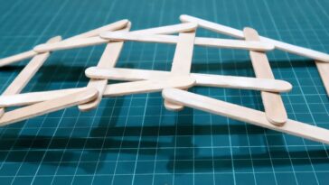 Comment les nids d'oiseaux restent-ils ensemble? Les chercheurs démêlent une enchevêtrement entre les tiges raides et droites