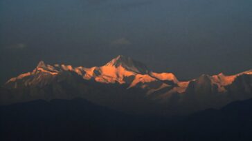 Deux Népalais ont emporté par Annapurna Avalanche