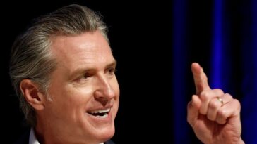 Gavin Newsom embrasse Maga tout en poursuivant Trump sur des tarifs