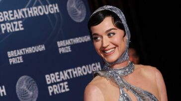 Katy Perry s'est mis à rugir dans l'espace sur le vol entièrement féminin