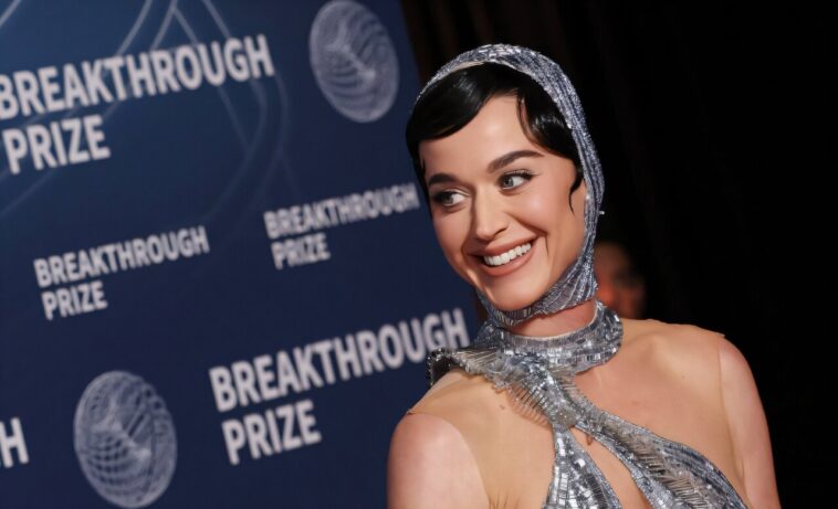 Katy Perry s'est mis à rugir dans l'espace sur le vol entièrement féminin