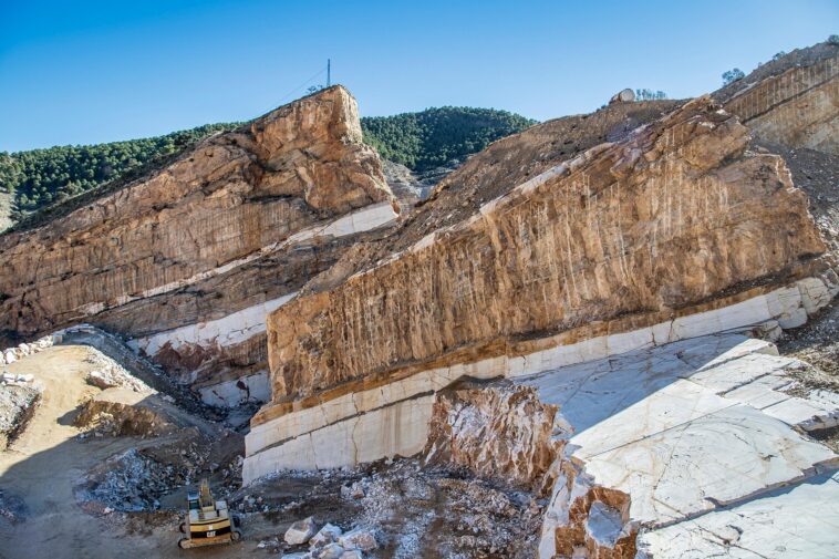 La nouvelle méthode d'exploration de texte de géologie améliore l'extraction automatisée des informations géologiques