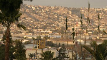 Le chef de l'EPA exhorte le Mexique à aider à fournir une «solution à 100%» pour nettoyer la rivière Tijuana polluée