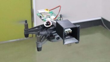 Le drone de recherche d'odeur utilise une antenne de la mite pour suivre un parfum