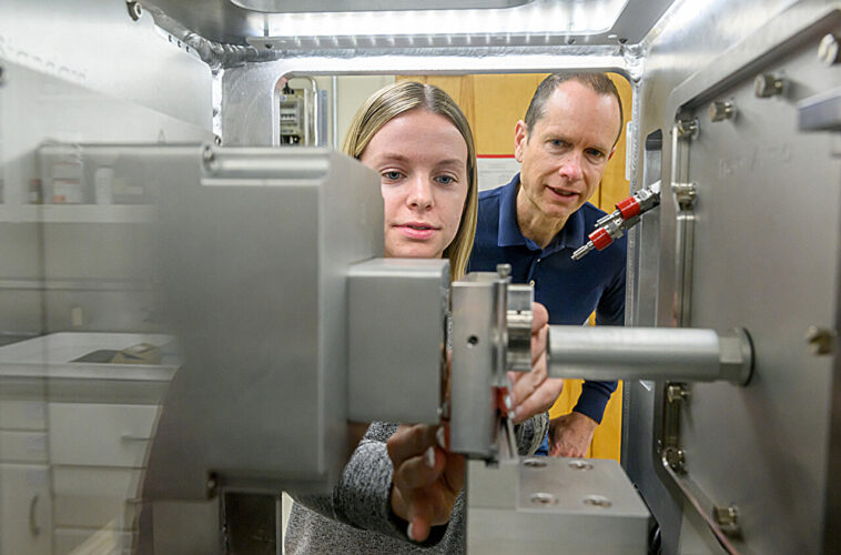 Le semi-conducteur en couches sensible à la pression montre un potentiel de stockage de données de nouvelle génération