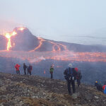 Les digues de magma assorties peuvent avoir des modèles d'écoulement différents Les digues de magma assorties peuvent avoir des modèles d'écoulement différents