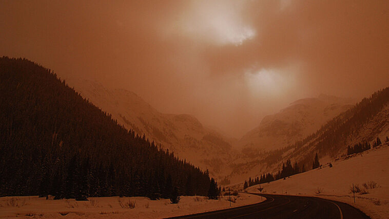 Majeure poussière pour l'eau dans le fleuve Colorado Majeure poussière pour l'eau dans le fleuve Colorado