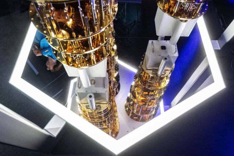 Pourquoi les ordinateurs quantiques peuvent continuer à échouer un test clé model of a suspension of a quantum chip of a Quantum System Two