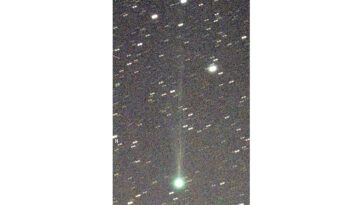 Une comète verte se sépare probablement et ne sera pas visible à l'œil nu