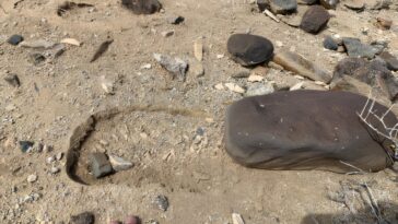 Une forte tremblement à la faute du stepover a des rochers - de la gravité de définition de la gravité