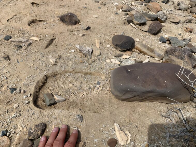 Une forte tremblement à la faute du stepover a des rochers - de la gravité de définition de la gravité
