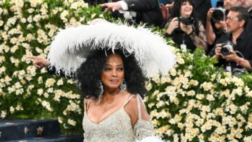 Au Met Gala 2025, Diana Ross revient sur le tapis rouge avec un train de 18 pieds