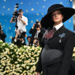 Rihanna fait une entrée à la mode tardive - et une grossesse révélatrice - au gala met 2025