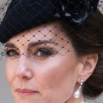 Kate Middleton et le prince William rejoignent la famille royale pendant deux minutes de silence en l'honneur du 80e anniversaire de la journée VE