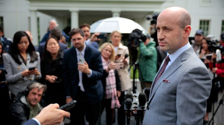 L'administration Trump «cherche activement» à priver les migrants d'habeas corpus