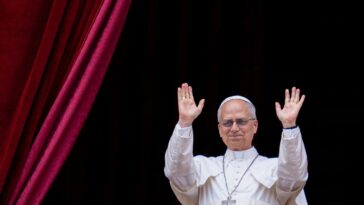 Le pape Leo appelle la paix et l'aide à Gaza alors que Trump part au Moyen-Orient